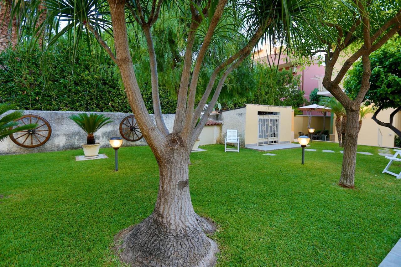 Re Sole La Dependance - Casa Vacanza M E R C U R I O Авола Экстерьер фото